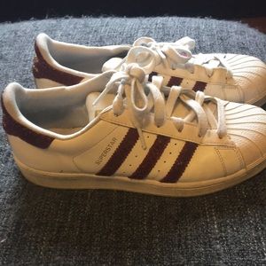 Burgundy snake print Superstar